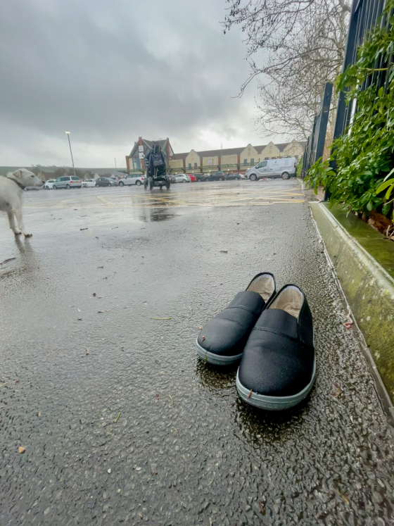 lonely shoe 0873 | Lonely shoes