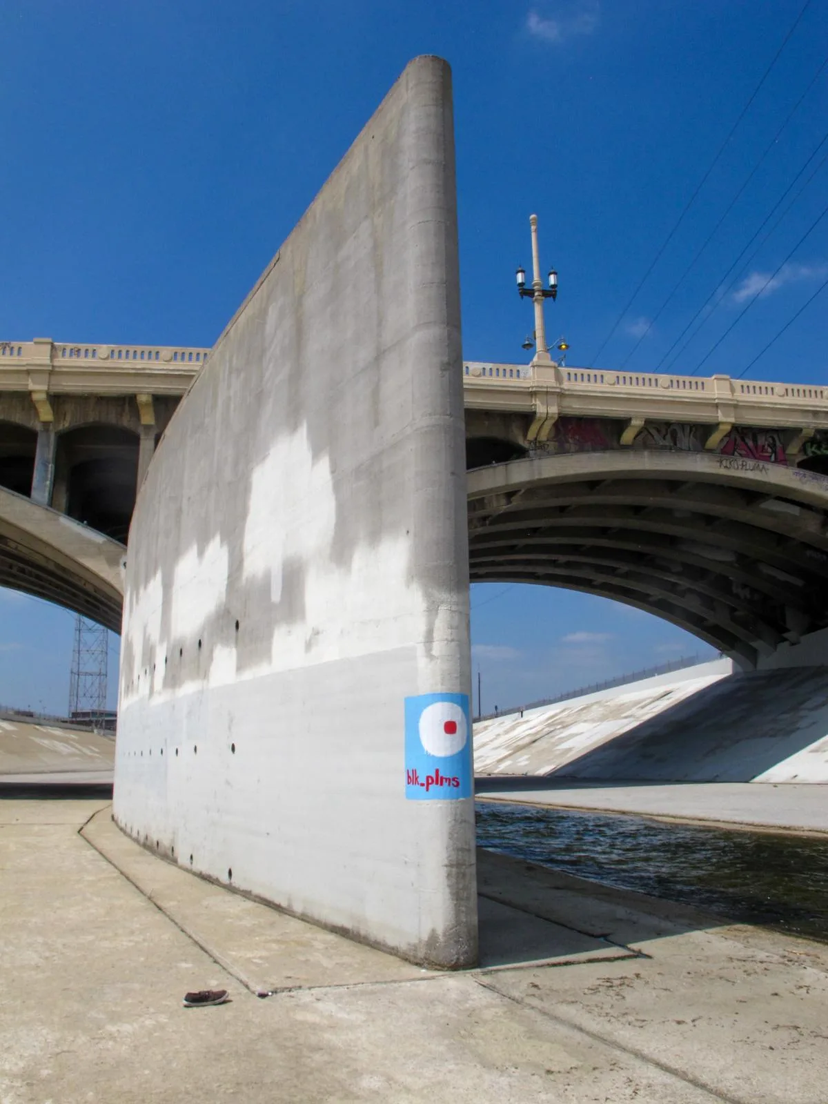 Black Palms bridge LA River social distancing Los Angeles Arts District lonely shoe. black palms lonely shoes jpg | Lonely shoes