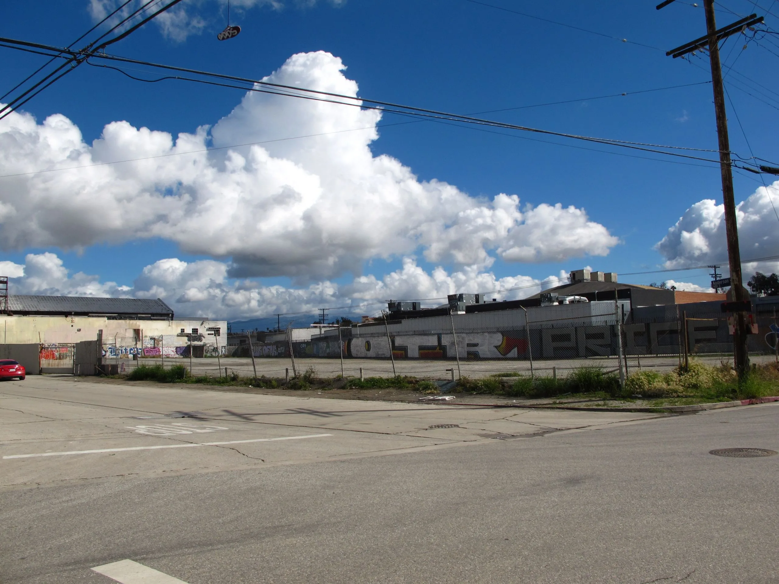 social distancing Los Angeles Arts District lonely shoe. lonely shoe la arts district jpg | Lonely shoes