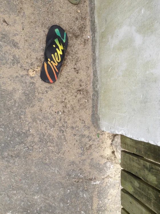 tumblr mslf2yVEr11qifw7to1 1280 | Lonely shoes