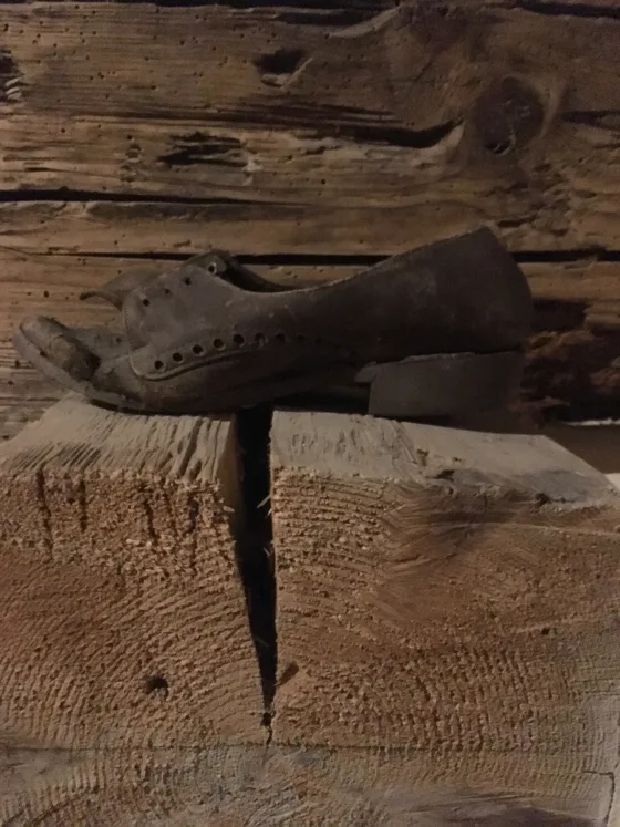 tumblr p4g9ldxmJK1qifw7to1 1280 | Lonely shoes
